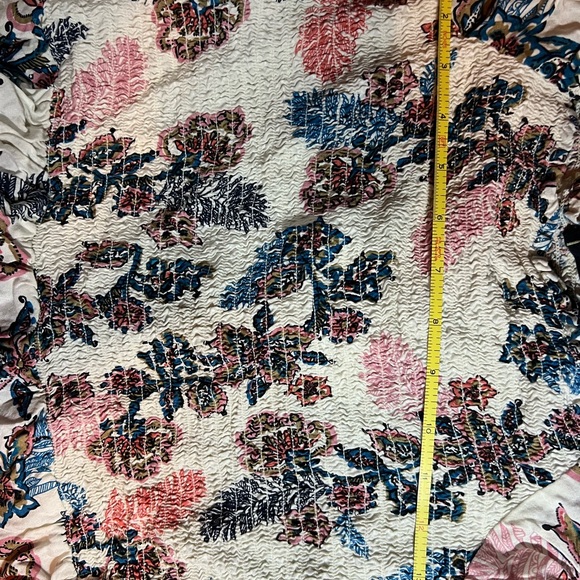 Jessica Simpson Short Halter top - Size L. - Picture 4 of 4